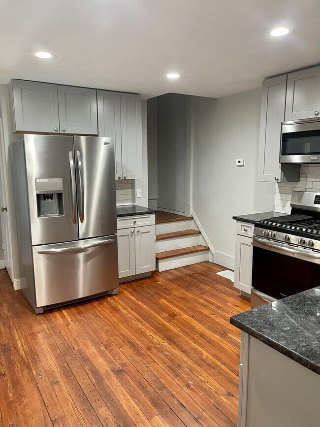 Building Photo - 117-119 Innis