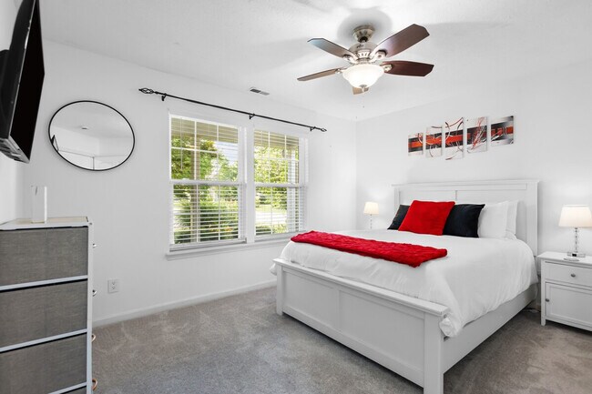 Building Photo - 13847 Catalina Dr