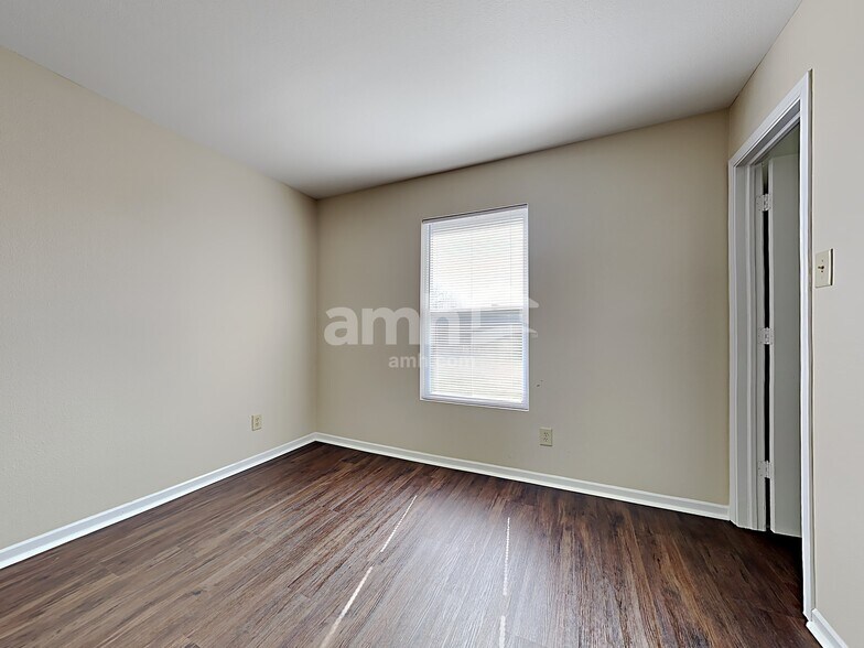 Building Photo - 10715 Inspiration Dr