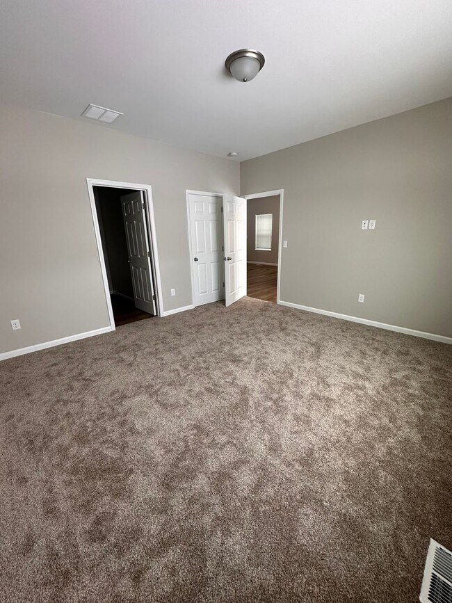 Building Photo - 2546/2542 Granite Drive NW