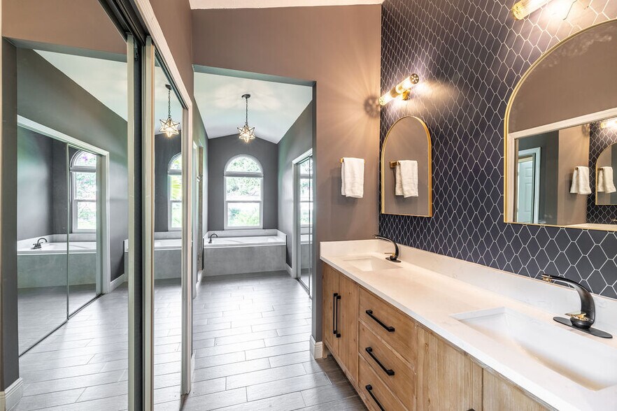 Building Photo - 9330 Seagrape Dr