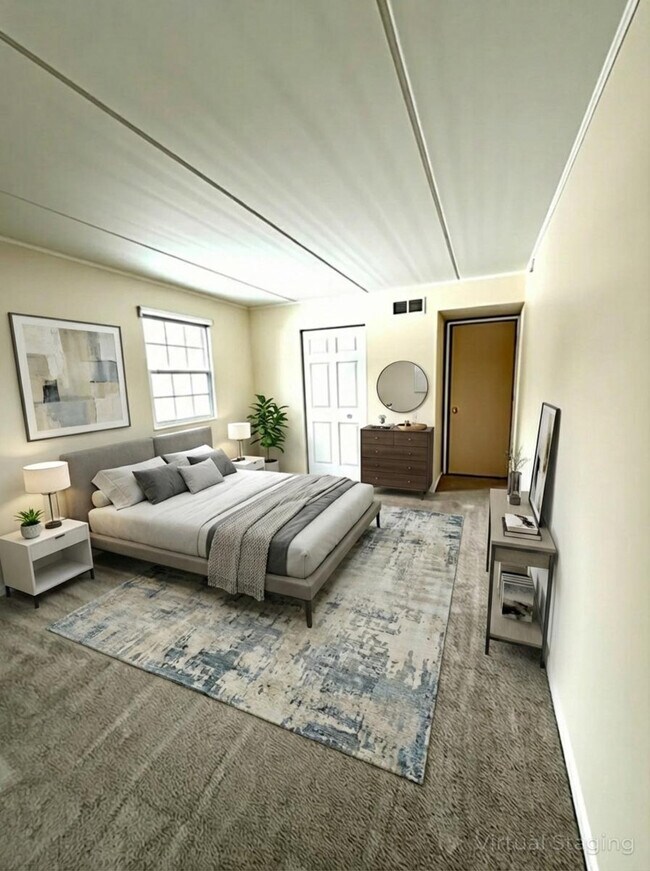 Building Photo - 1133 Royal St George Dr