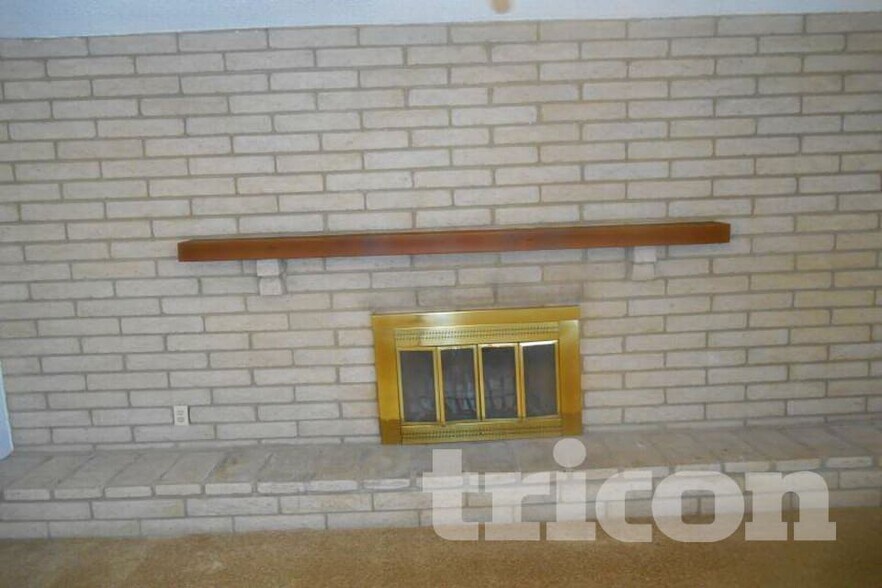 Building Photo - 823 W Juanita Cir