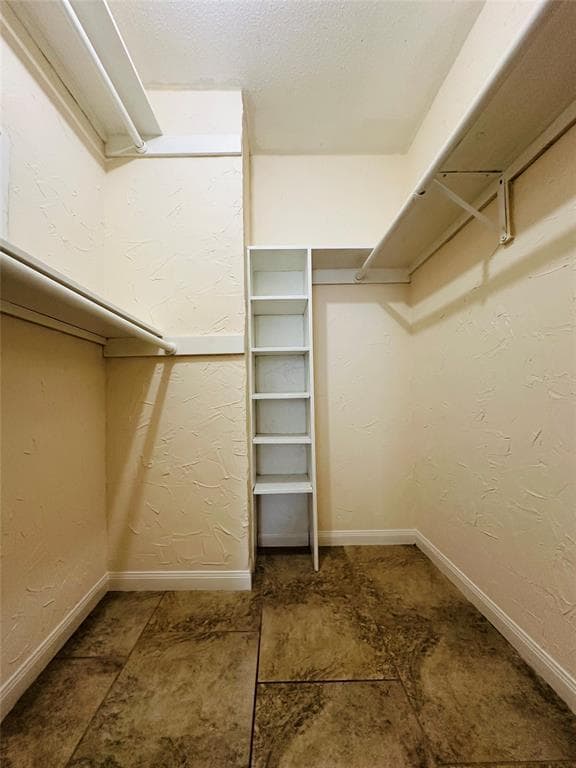 Building Photo - 7200 Clarewood Dr