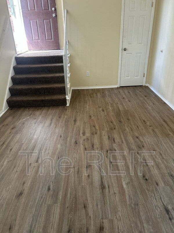 Building Photo - 2047 N Averill Ave