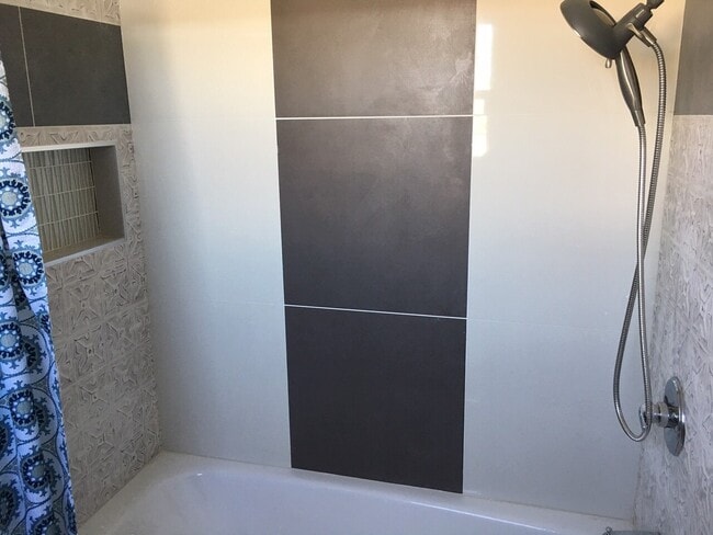 Building Photo - Updated North Oakland Studio