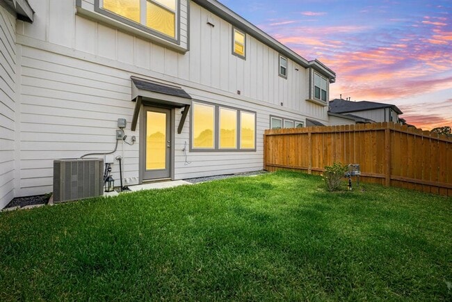 Building Photo - 27931 Western Crk Ct