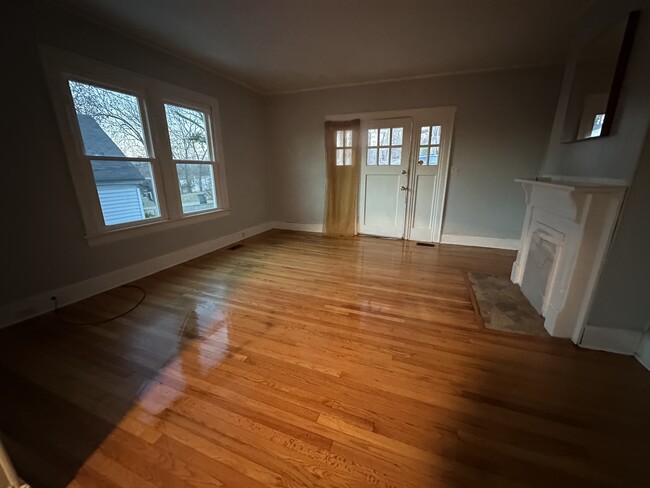 living room/front entrance - 2212 Allin St