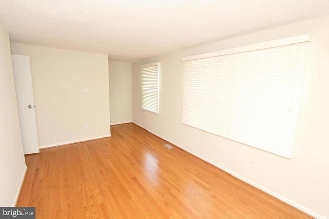 Building Photo - 3288 Wyndale Ct