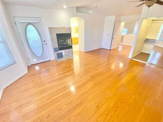 Building Photo - IMMACULATE HOME LOCATED IN SUMMERLIN, 4 BEDROOM 3.5 BATH, 3 CAR GARAGE