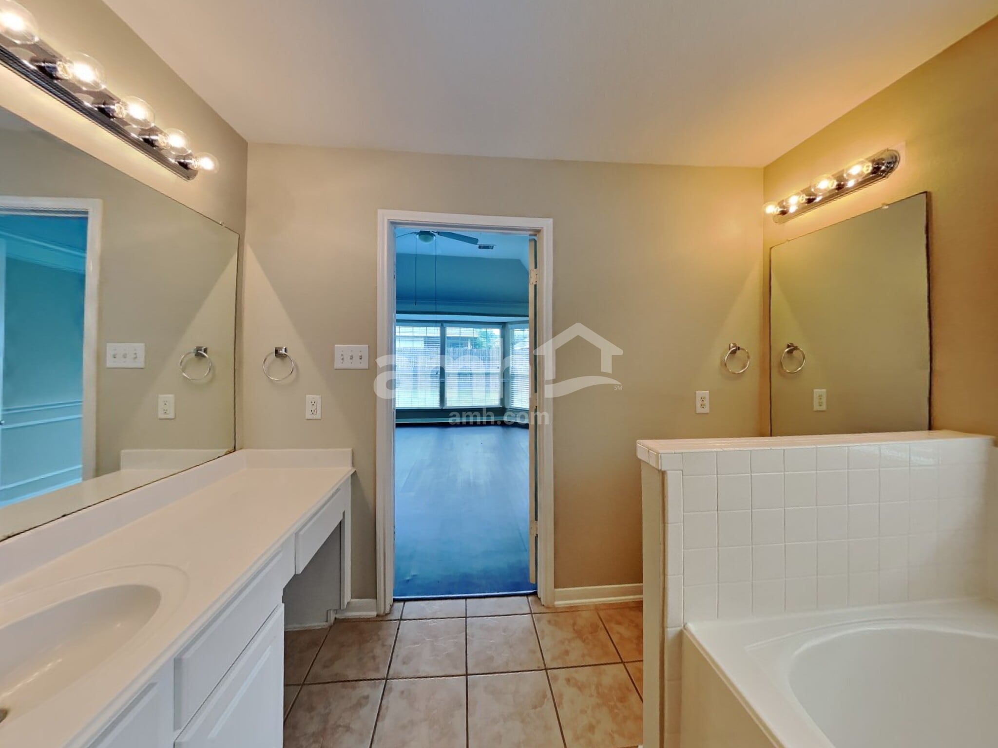 Building Photo - 439 Pinewood Ridge Dr