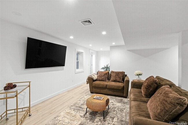 Building Photo - 43 Homewood Dr