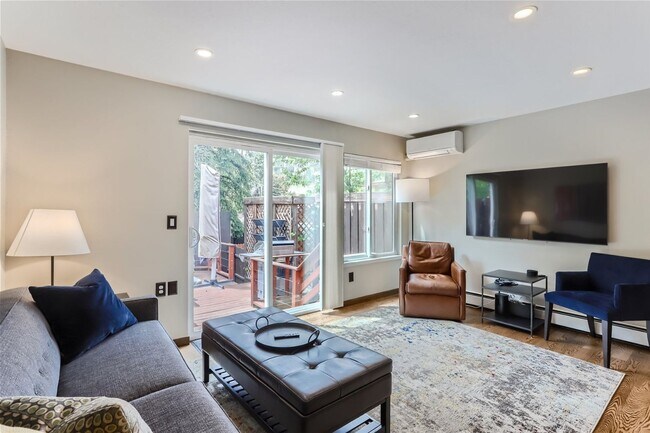 Building Photo - Cozy 2 BDR Home in Boulder with Hot Tub