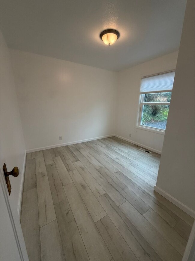 Building Photo - Beautiful 3 Bed / 2 Bath House With a Gorgeous View!