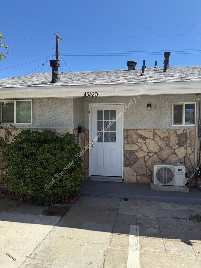 Building Photo - *** Please call us @ 661-266-1400 for info...