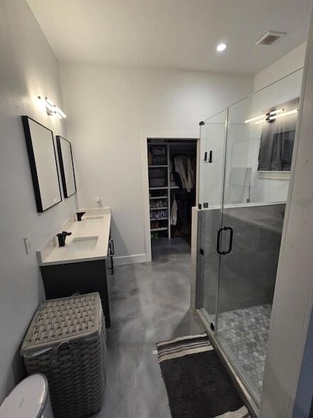 Building Photo - 724 Ramsey Ave