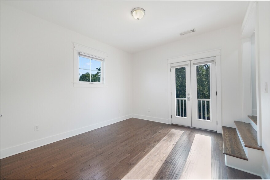 Main Bedroom with double closets - 1711 Ridley Blvd