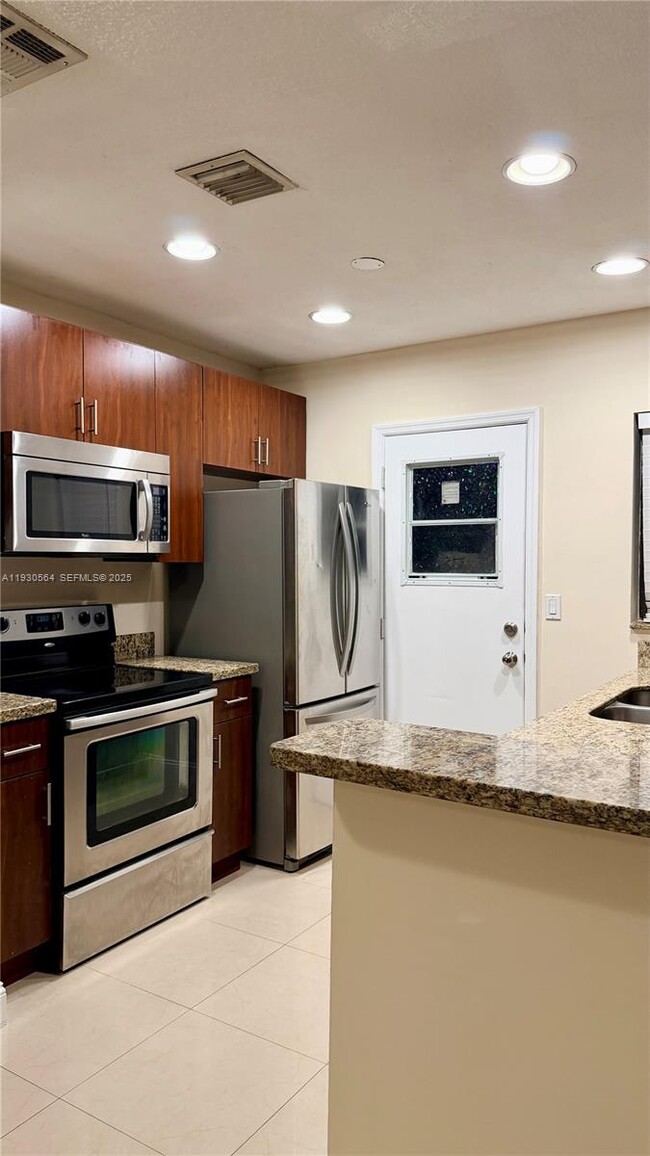 Building Photo - 1104 NE 17th Ter