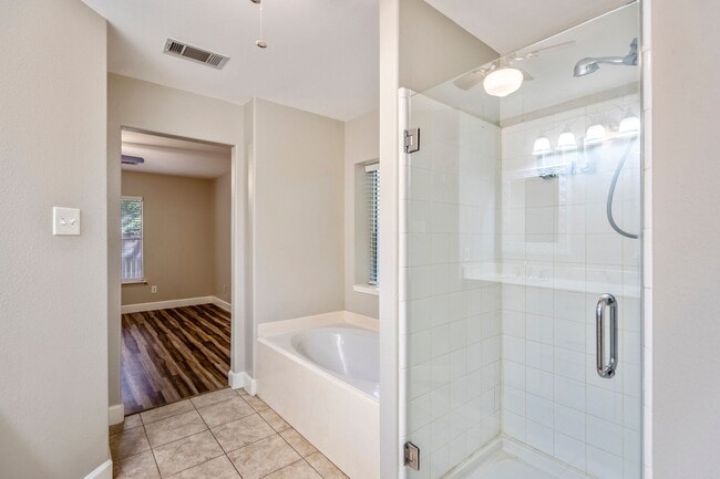 Building Photo - Bright and Beautiful Open-Concept Home!