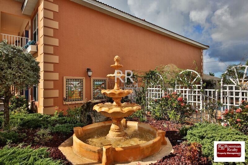 Building Photo - Santa Barbara Villas