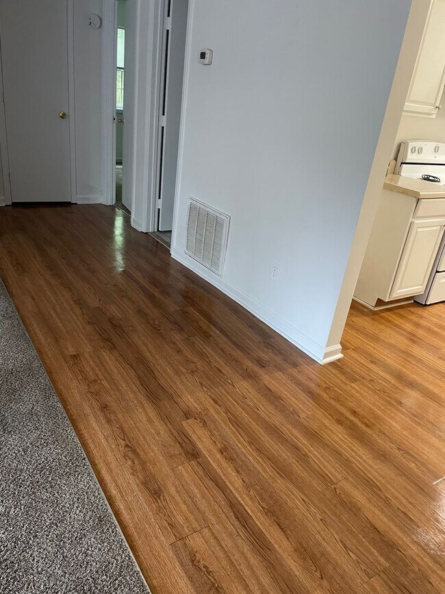 Building Photo - Modern 2-Bed, 1-Bath Oasis with Central Ai...