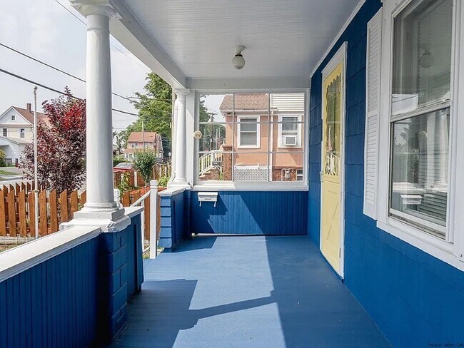 Building Photo - 2 Bedroom Single-Family Home, Newburgh