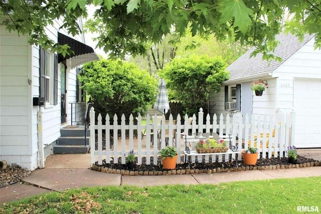 Building Photo - 3 bedroom in the Heart of Moline