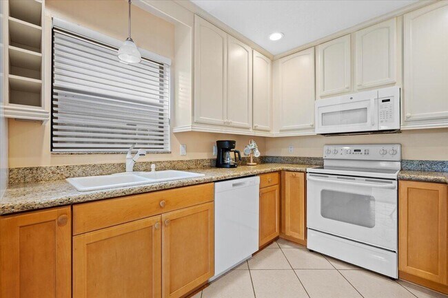 Building Photo - 1419 Riverside Cir
