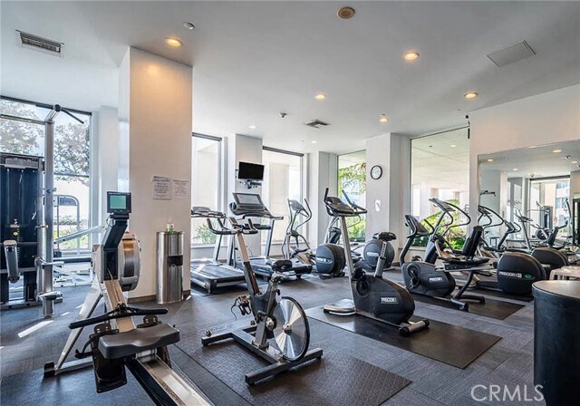 Building Photo - 525 E Seaside Way