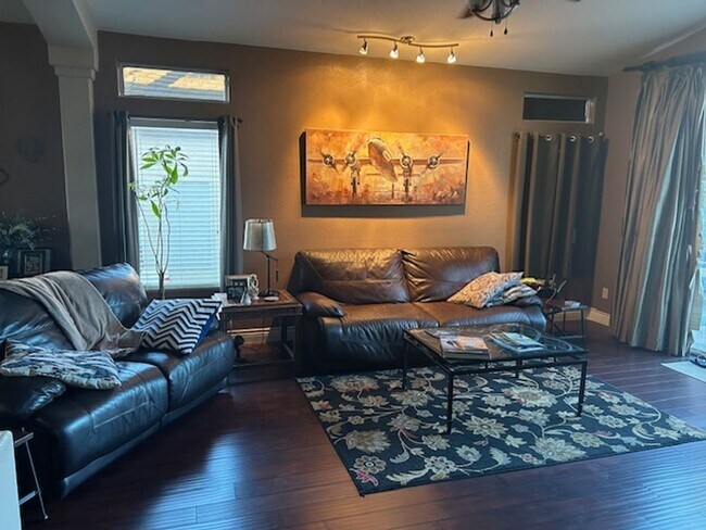 Building Photo - 261 McNerney Dr