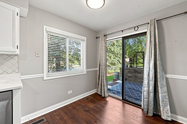 Building Photo - 981 West Ct