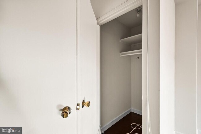 Building Photo - 1111 Arlington Blvd