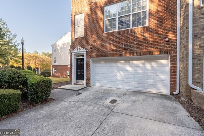 Building Photo - 4674 Creekside Villas Way