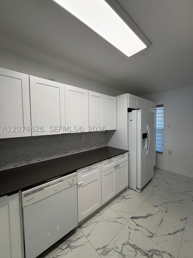 Building Photo - 12400 NW 11th Ln