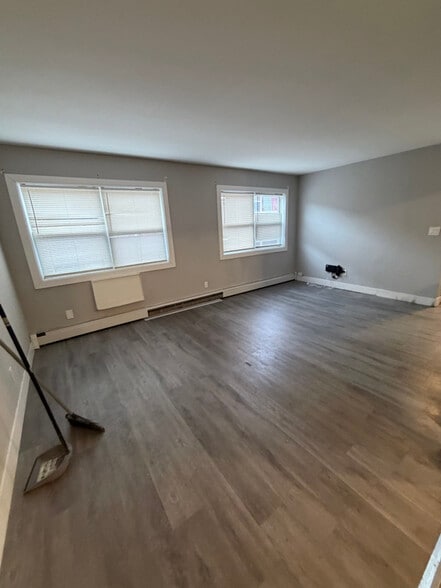 Building Photo - 394 Park Ave