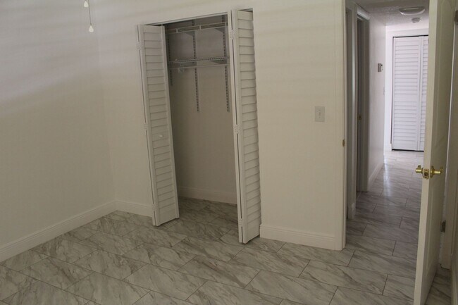 Building Photo - 2 Bedroom, 2 Bath in Deltona!