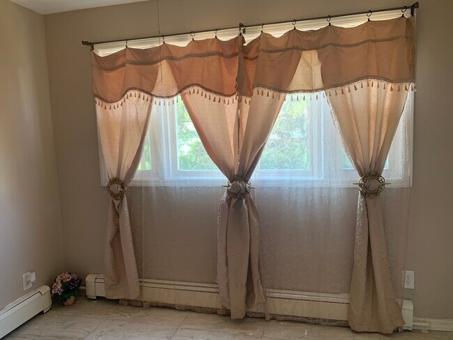 Building Photo - 270 N 1st Ave