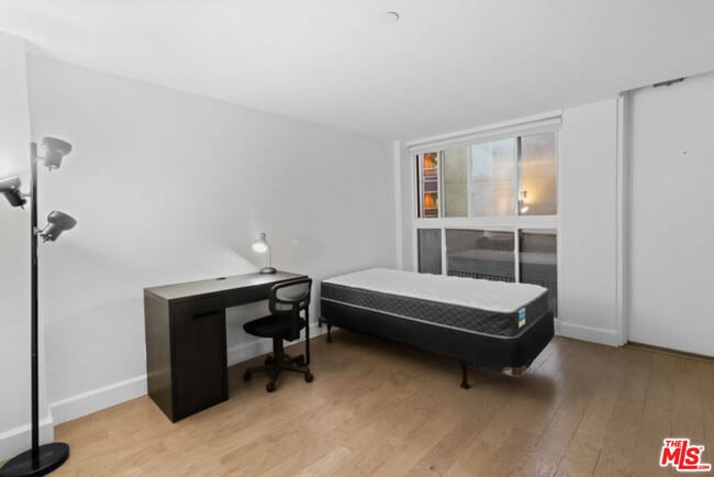 Building Photo - 10982 Roebling Ave