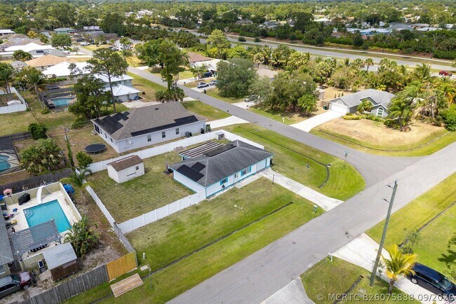 Building Photo - 1430 SE Ocean Ln