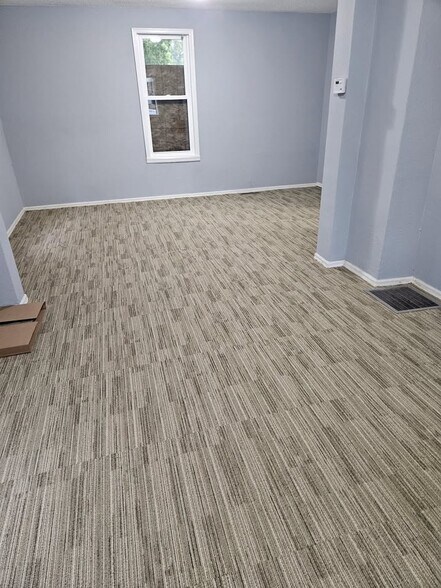 Building Photo - 3020 Queen Ave N