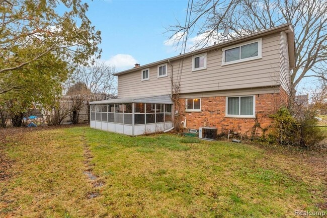 Building Photo - 17471 Evans St