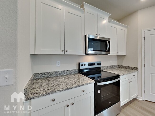 Building Photo - 329 New Villas St