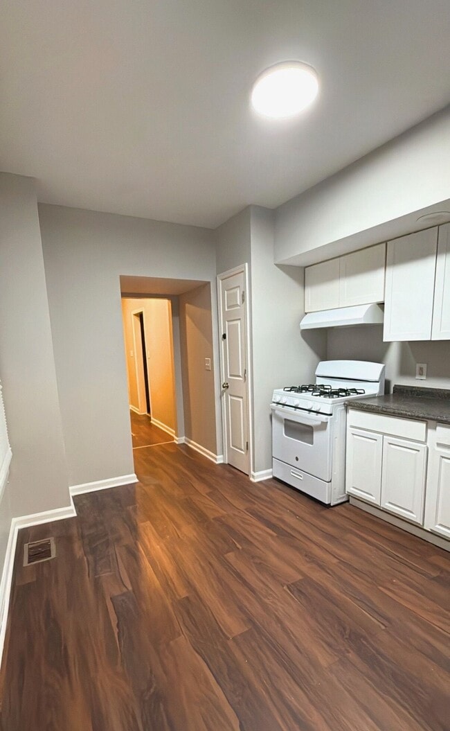 Building Photo - Arcade Ave.