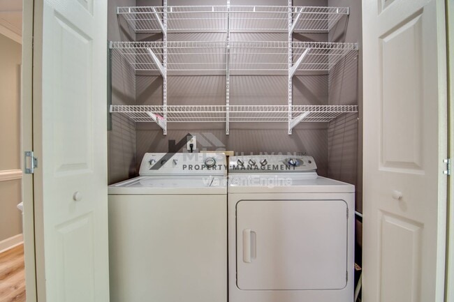 Building Photo - 5500 Fortunes Ridge Dr