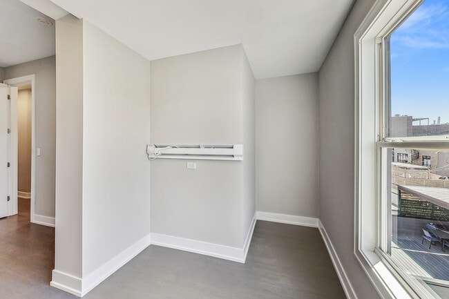 Building Photo - 2131 W Ohio St