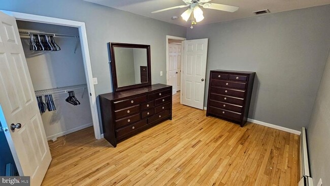 Building Photo - 213 8th St