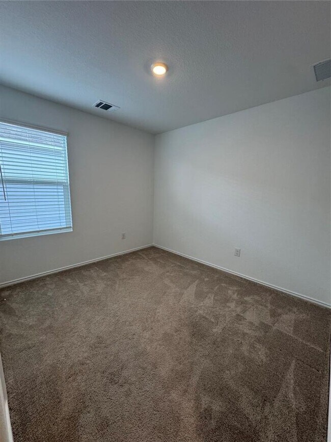 Building Photo - Almost New Home for Lease in Lockhart! Ready for Move in!