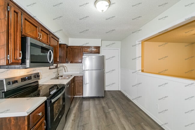 Building Photo - 819 NE Pollard St