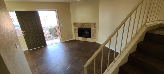 Building Photo - Stone Ave Pastime Rd - 2 Story Townhouse w...