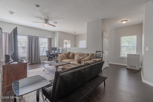 Building Photo - 3892 Summer Grove Way N